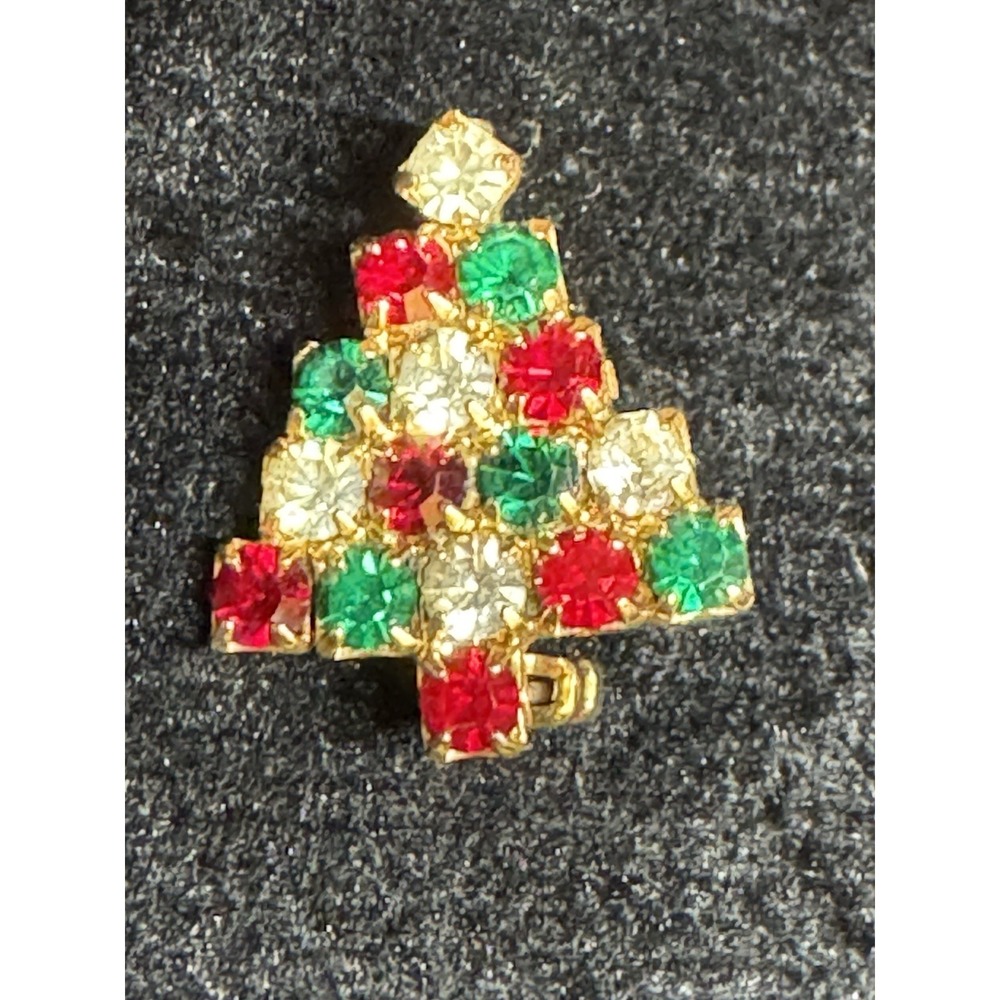 Vintage Rhinestone Christmas Tree Brooch Gold Tone Red Green Clear Stones AFJ Si